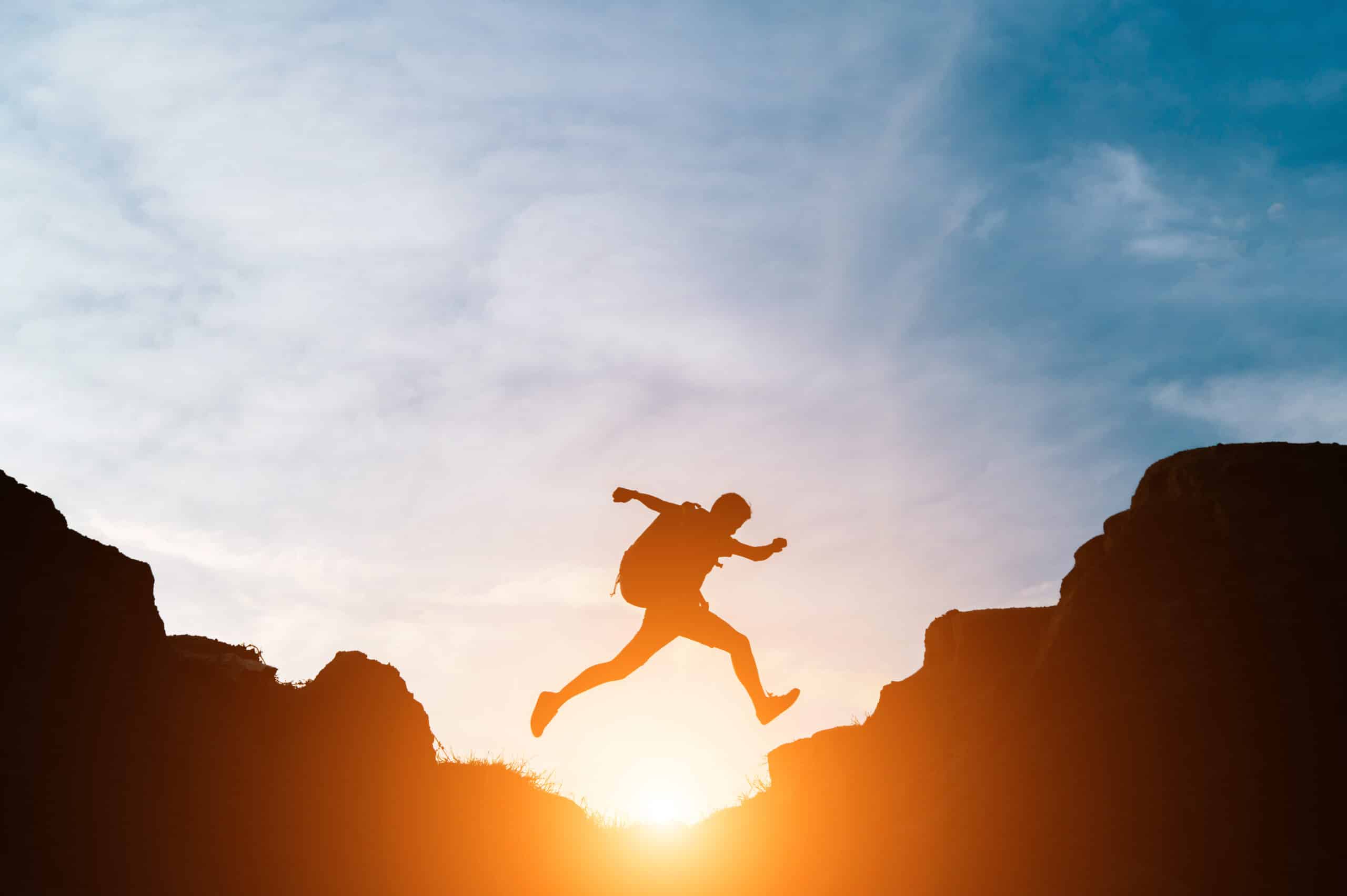 Man jump through gaps between hills